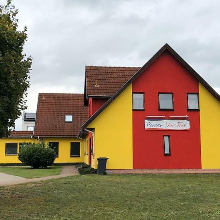Pension ,,Vier Tore" Neubrandenbourg Extérieur photo