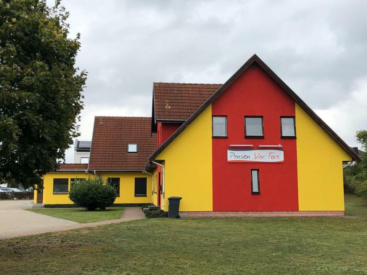 Pension ,,Vier Tore" Neubrandenbourg Extérieur photo