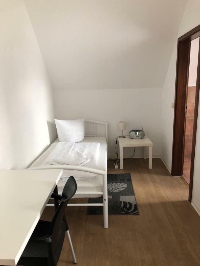 Pension ,,Vier Tore" Neubrandenbourg Extérieur photo